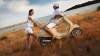 Vespa Primavera S 125 Gelb Disinvolto live Seite rechts People