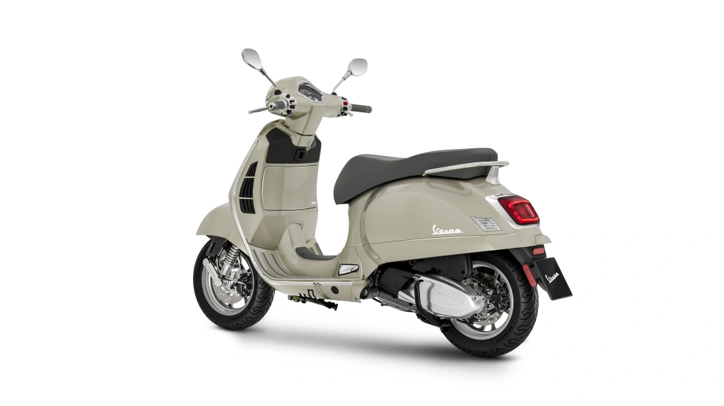 Die Vespa GTS 310 geht mit dem neuen 310-ccm Motor in die Vespa-Saison 2026 und ist Dolce Vita pur auf zwei Rädern!