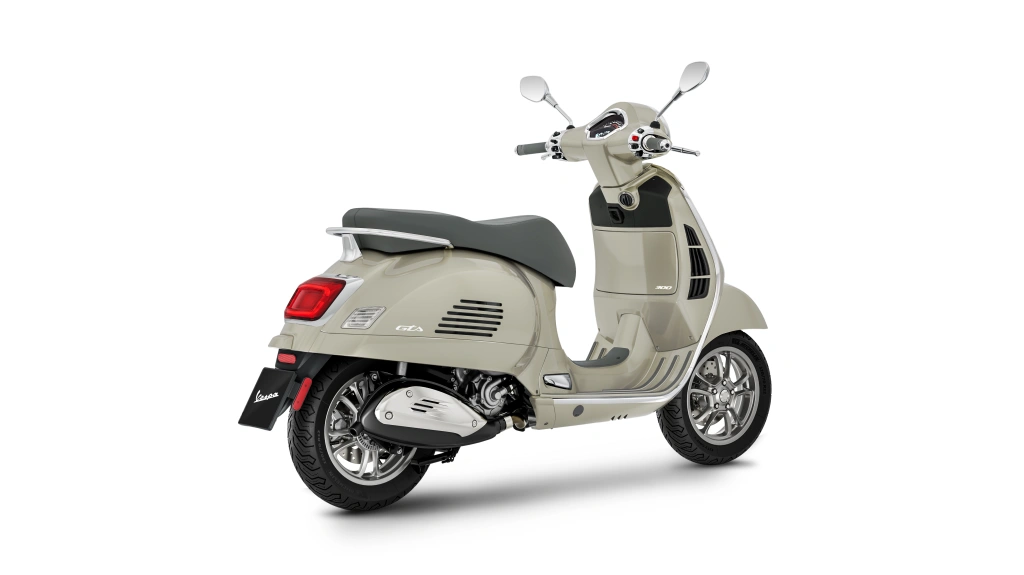 Die Vespa GTS 310 geht mit dem neuen 310-ccm Motor in die Vespa-Saison 2026 und ist Dolce Vita pur auf zwei Rädern!