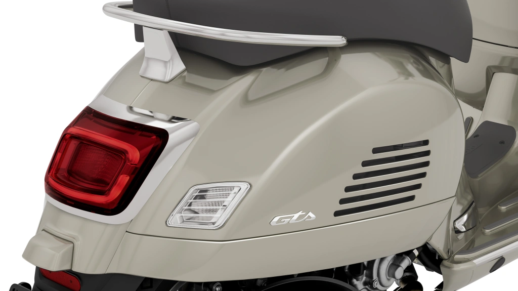 Die Vespa GTS 310 geht mit dem neuen 310-ccm Motor in die Vespa-Saison 2026 und ist Dolce Vita pur auf zwei Rädern!