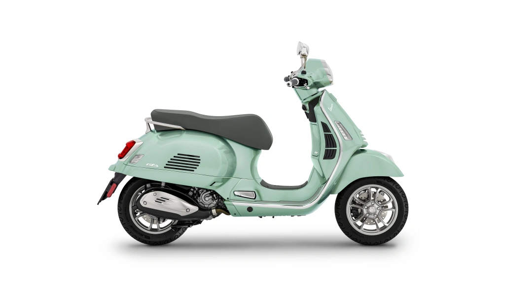 Die Vespa GTS 310 geht mit dem neuen 310-ccm Motor in die Vespa-Saison 2026 und ist Dolce Vita pur auf zwei Rädern!