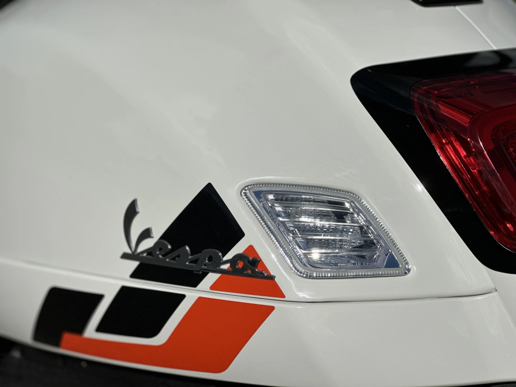 Die Vespa GTS SuperSport 310 geht mit dem neuen 310-ccm Motor in die Vespa-Saison 2026 - Power und Performance, coole Farben und feinstes Finish zeichnen die Vespa GTS SuperSport 310 MY2025 aus.