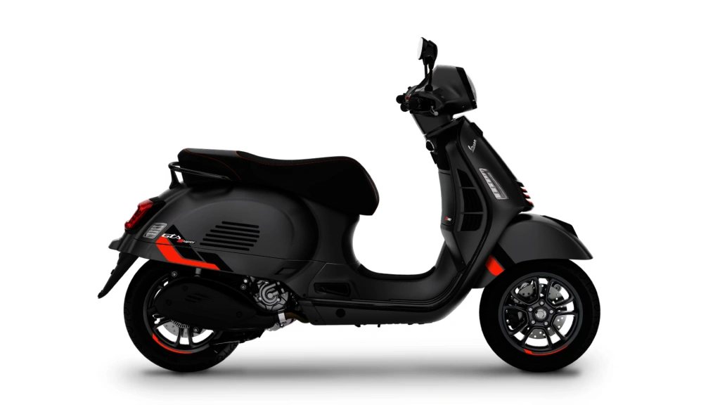 Die Vespa GTS SuperSport 310 geht mit dem neuen 310-ccm Motor in die Vespa-Saison 2026 - Power und Performance, coole Farben und feinstes Finish zeichnen die Vespa GTS SuperSport 310 MY2025 aus.
