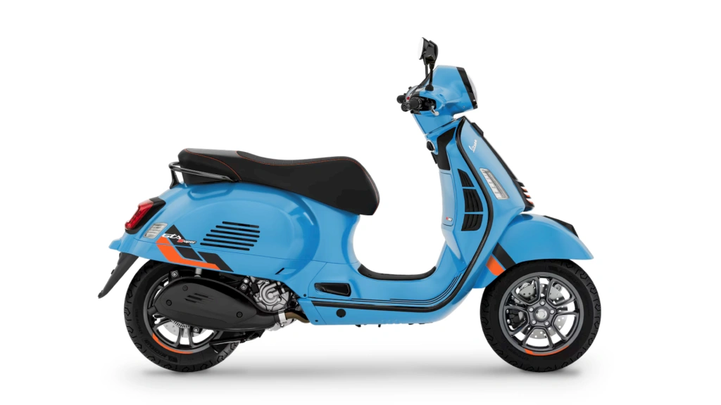 Die Vespa GTS SuperSport 310 geht mit dem neuen 310-ccm Motor in die Vespa-Saison 2026 - Power und Performance, coole Farben und feinstes Finish zeichnen die Vespa GTS SuperSport 310 MY2025 aus.