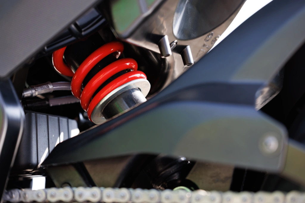 Aprilia Tuona 125 Gelb Viper live Detail Federbein