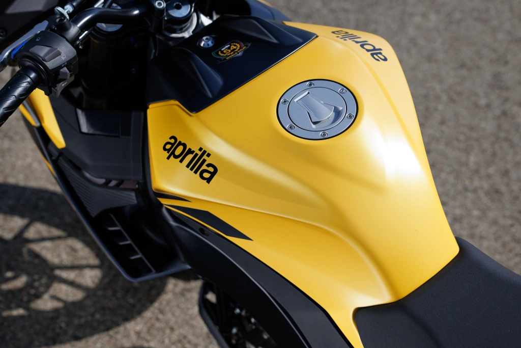 Aprilia Tuona 125 Gelb Viper live Detail Tank