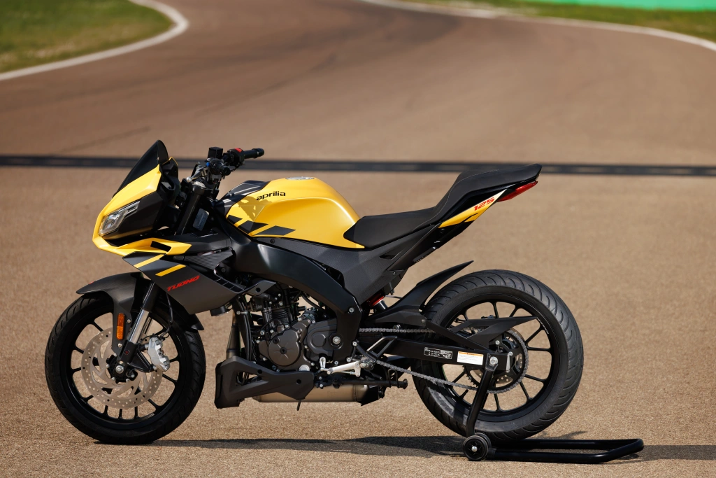 Aprilia Tuona 125 Gelb Viper live Seite links