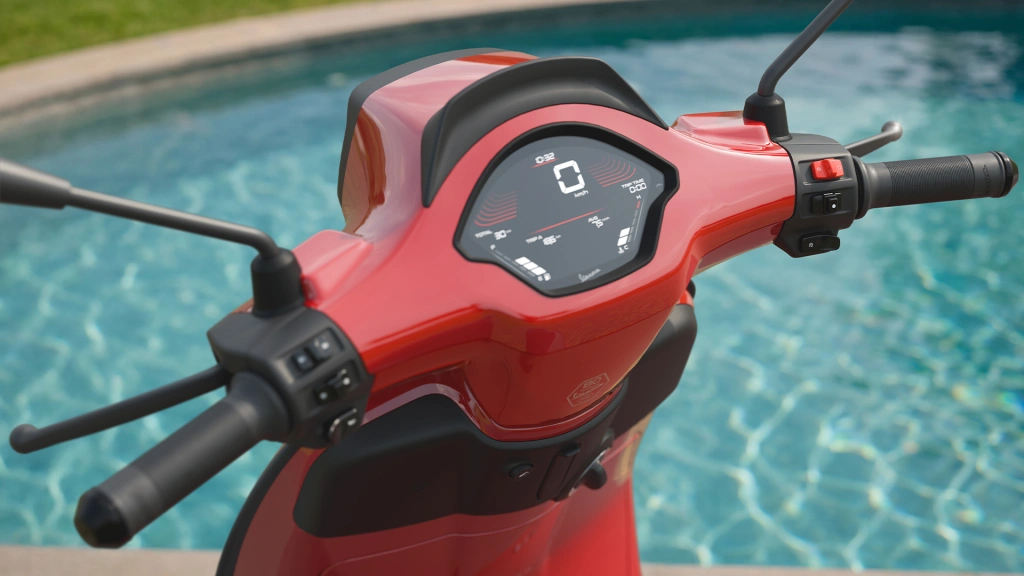 Vespa Sprint S 125 Rot Coraggioso live Detail Lenker