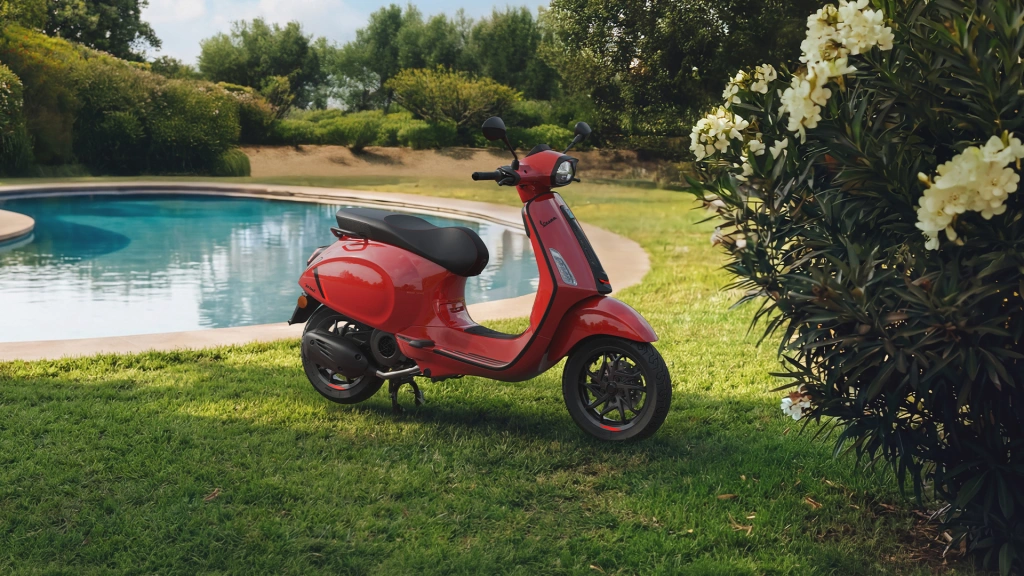 Vespa Sprint S 125 Rot Coraggioso live Vorne rechts